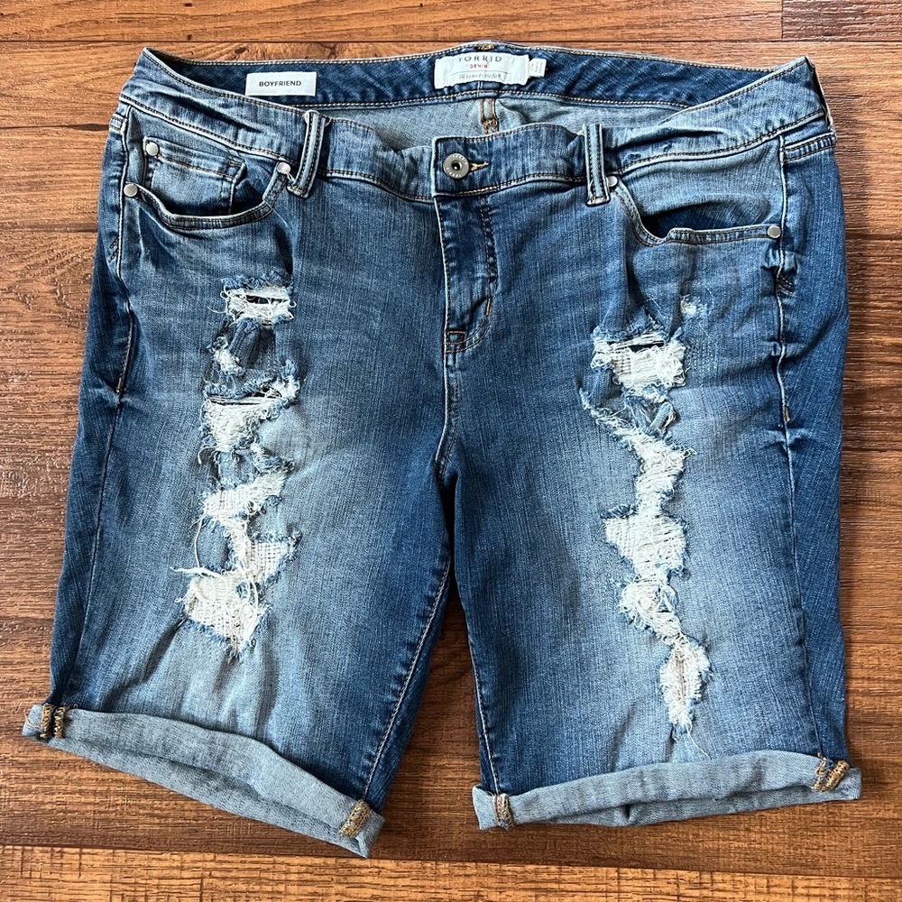 Torrid Boyfriend Denim shorts sz 20